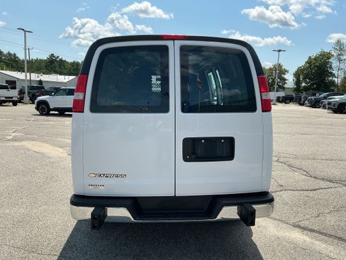Used 2022 Chevrolet Express 2500 w/ Driver Convenience Package RWD image 6