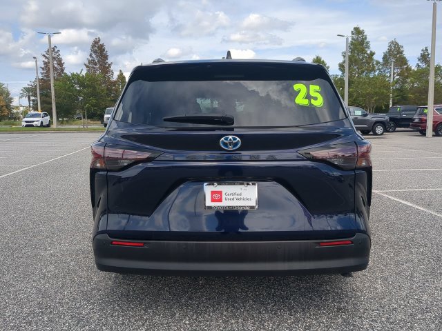 Certified 2025 Toyota Sienna XLE FWD image 5