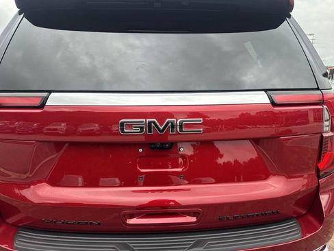 Used 2026 GMC Yukon Elevation w/ Elevation Premium Package AWD/4WD image 9
