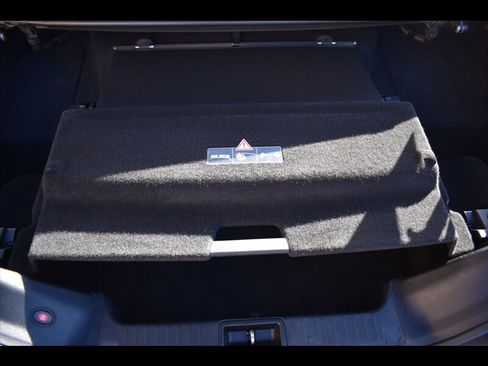 Used 2015 Mercedes-Benz SL 550 w/ Driver Assistance Package image 28