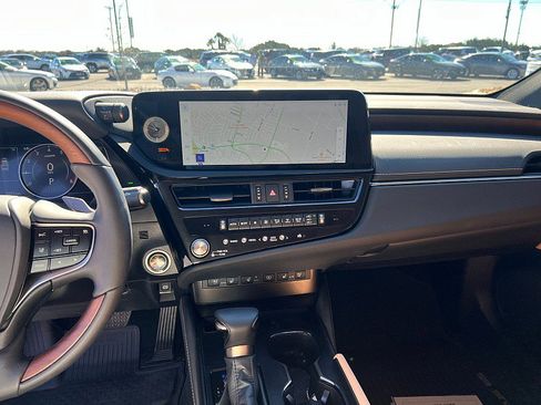 Used 2025 Lexus ES 350 Ultra Luxury w/ Accessory Package (Z1) image 12