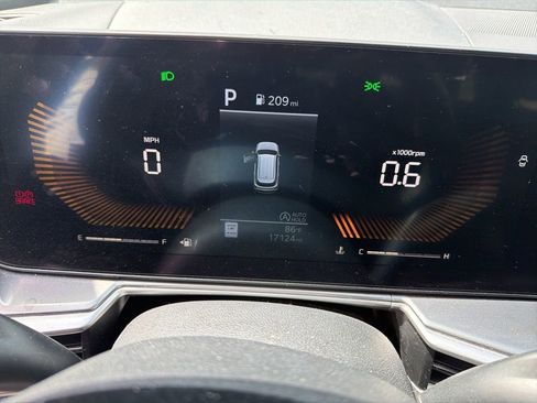 Used 2024 Kia Sorento S FWD image 8