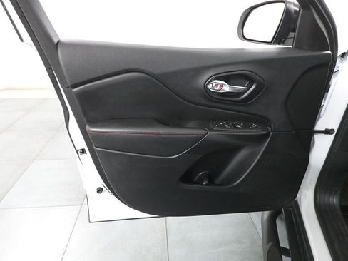 Used 2022 Jeep Cherokee Trailhawk AWD/4WD image 33