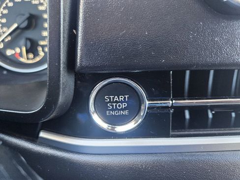 Used 2024 Mitsubishi Outlander AWD image 30