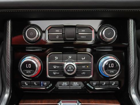 Used 2023 GMC Yukon Denali Ultimate AWD/4WD image 19