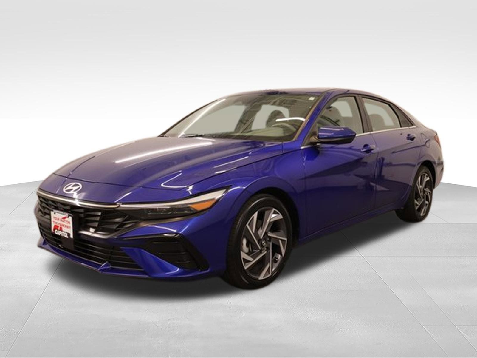 Used 2025 Hyundai Elantra SEL FWD image 6