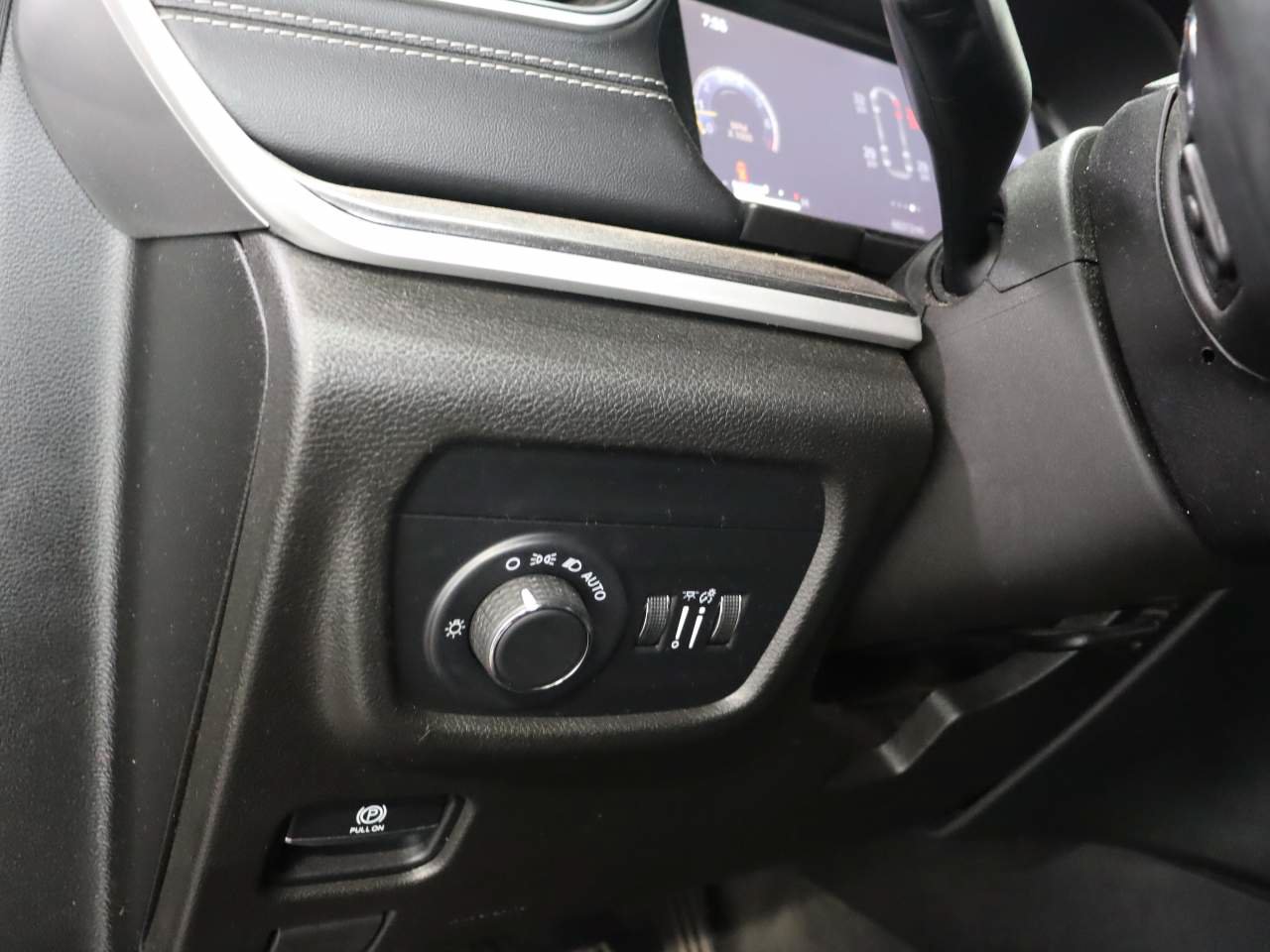 Used 2021 Jeep Grand Cherokee L Laredo RWD image 13