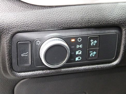 Used 2022 Ford Explorer XLT image 19