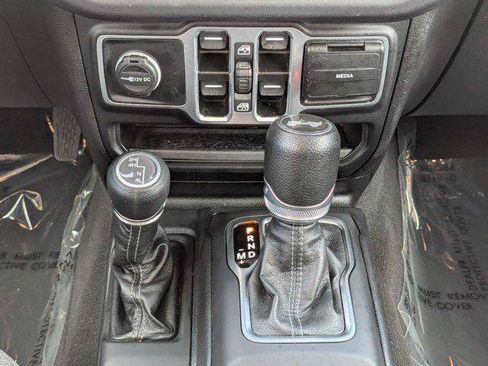 Certified 2025 Jeep Wrangler Unlimited Sahara AWD/4WD image 18