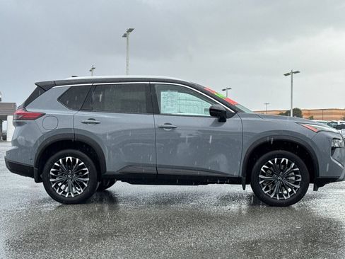 Used 2025 Nissan Rogue SL w/ Tech Package AWD/4WD image 3