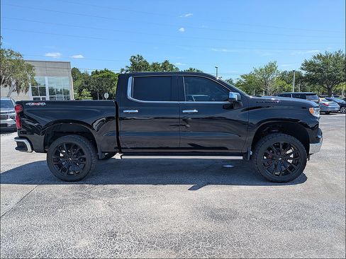 Used 2022 Chevrolet Silverado 1500 LTZ w/ Technology Package AWD/4WD image 3