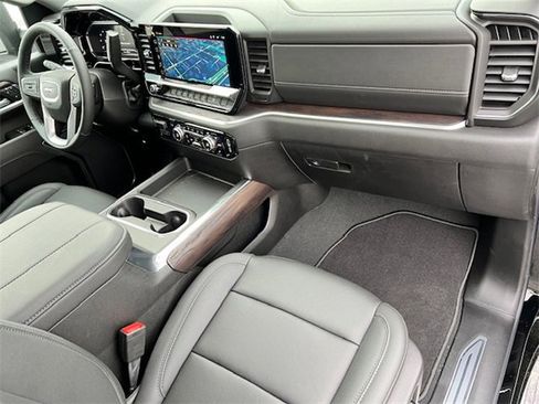 New 2025 GMC Sierra 2500 SLT w/ SLT Premium Package image 18