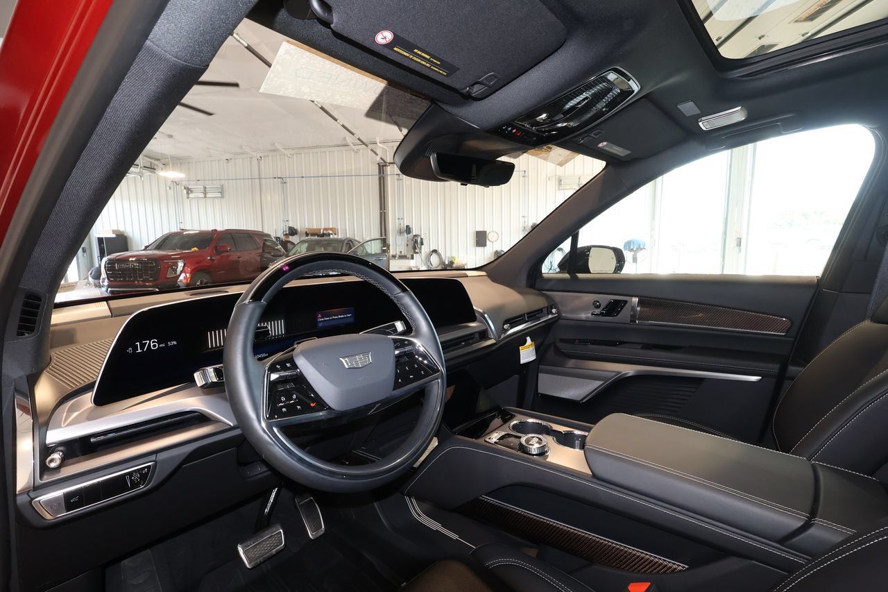 Certified 2026 Cadillac Vistiq Sport w/ LPO, Floor Liner Package AWD/4WD image 9