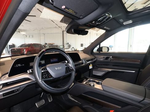 Certified 2026 Cadillac Vistiq Sport w/ LPO, Floor Liner Package AWD/4WD image 9