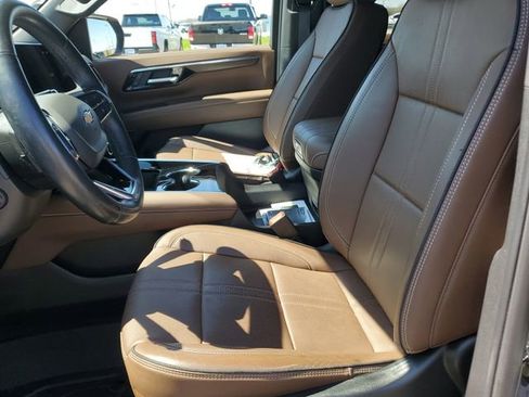 Used 2025 Chevrolet Tahoe High Country AWD/4WD image 16