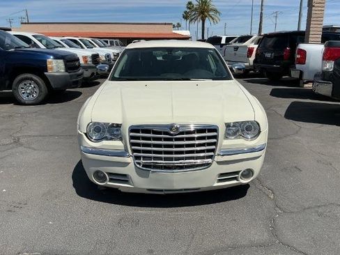 Used 2006 Chrysler 300 C w/ Protection Group II RWD image 2