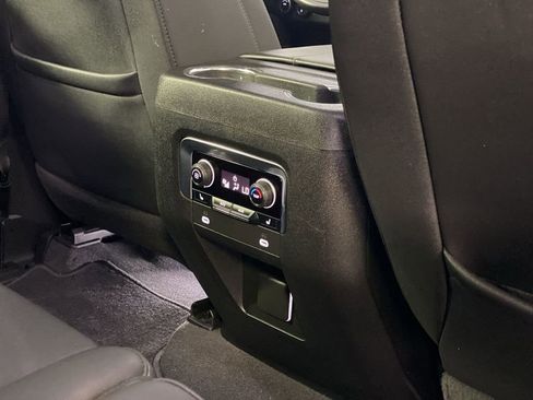 Used 2023 Chevrolet Tahoe Z71 w/ Luxury Package AWD/4WD image 28
