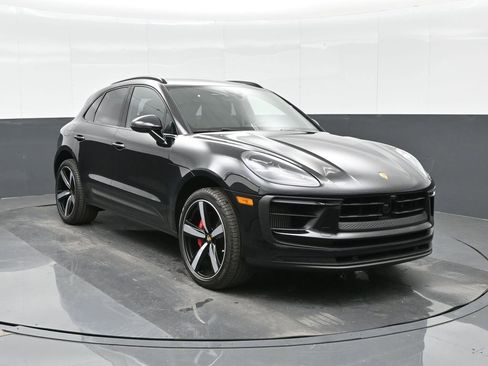 Certified 2024 Porsche Macan S w/ Premium Plus Package image 11
