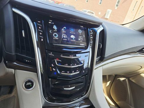 Used 2020 Cadillac Escalade Luxury w/ LPO, Radiant Package AWD/4WD image 27