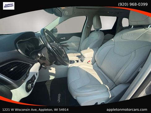 Used 2019 Jeep Cherokee Limited w/ Technology Group AWD/4WD image 19