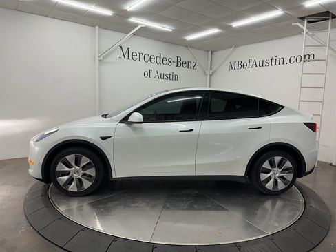 Used 2023 Tesla Model Y Long Range image 4