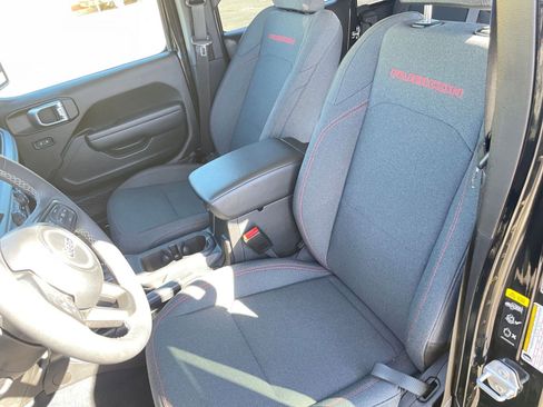 Used 2025 Jeep Wrangler Unlimited Rubicon image 36