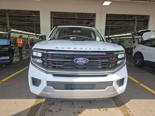 Used 2025 Ford Expedition Platinum AWD/4WD image 3