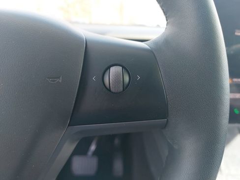 Used 2023 Tesla Model Y Long Range AWD/4WD image 18