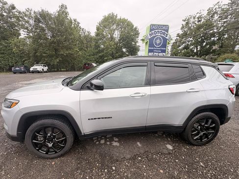 Used 2024 Jeep Compass Latitude w/ Convenience Group AWD/4WD image 4