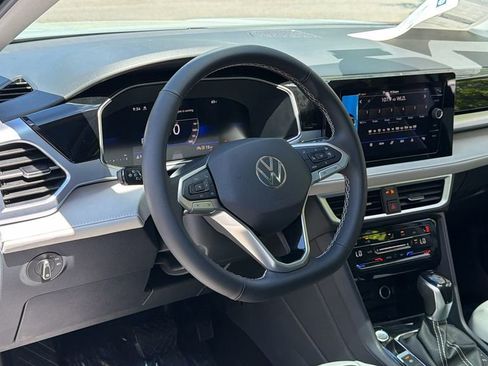 New 2026 Volkswagen Taos SE AWD/4WD image 17