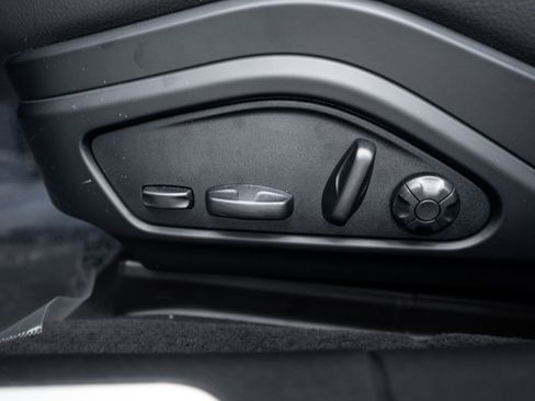 Certified 2025 Porsche Panamera 4 image 17