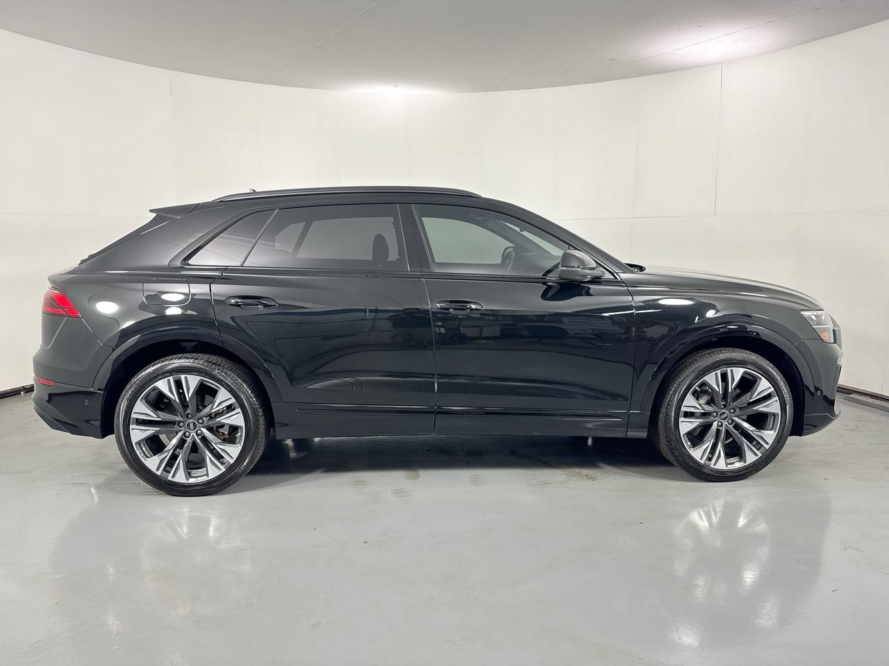 Used 2025 Audi Q8 Premium Plus AWD/4WD image 32