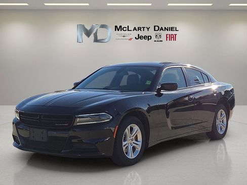 Used 2021 Dodge Charger SXT w/ Leather Interior Group image 2