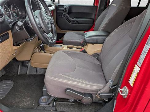 Used 2015 Jeep Wrangler Unlimited Rubicon w/ Max Tow Package image 16