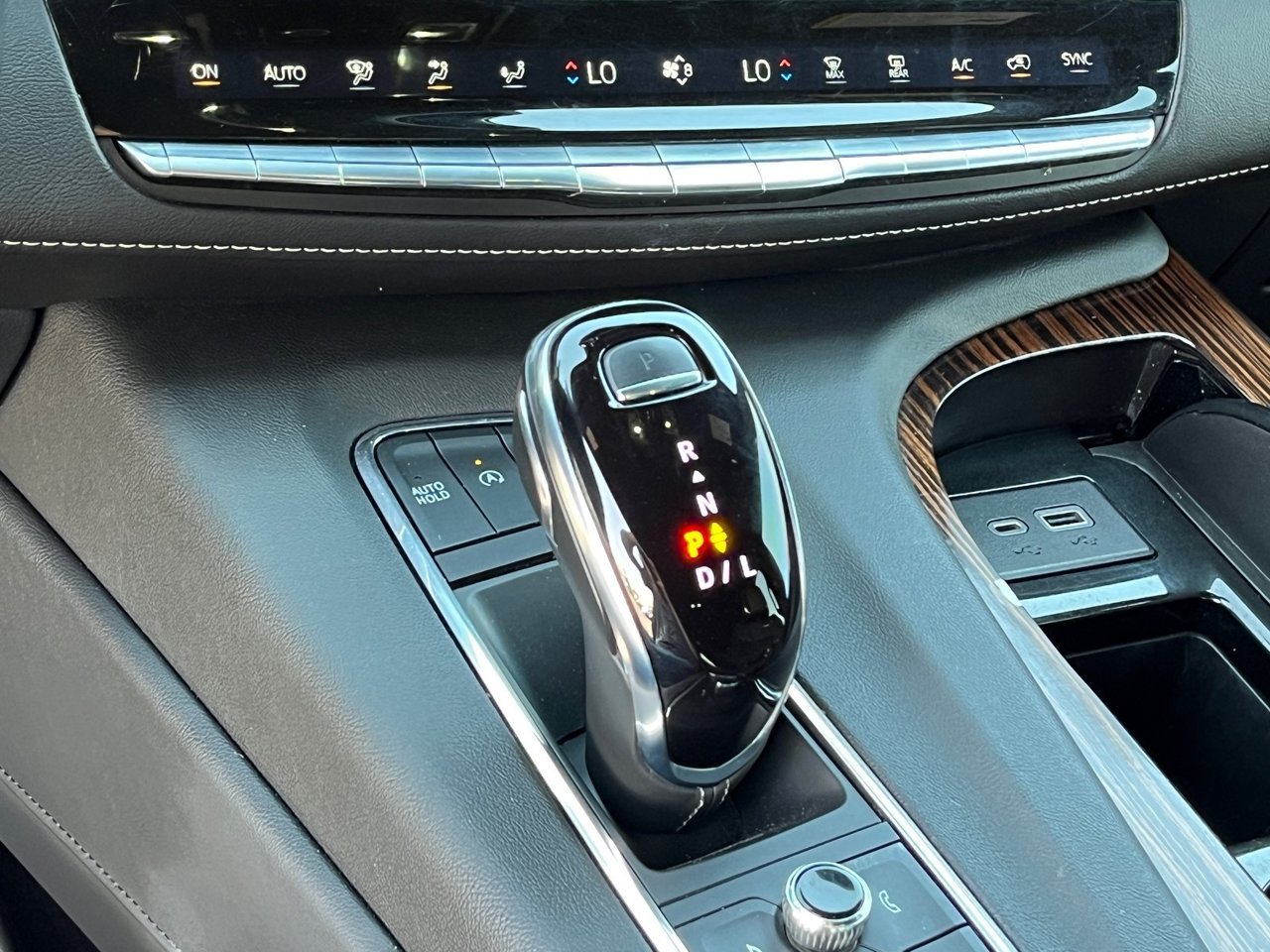 Used 2021 Cadillac Escalade Luxury w/ LPO, Illumination Package RWD image 26