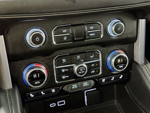 Used 2023 GMC Yukon SLT w/ SLT Premium Package image 20