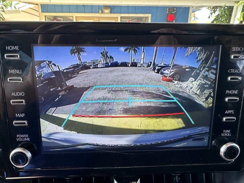 Used 2020 Toyota Corolla LE image 9