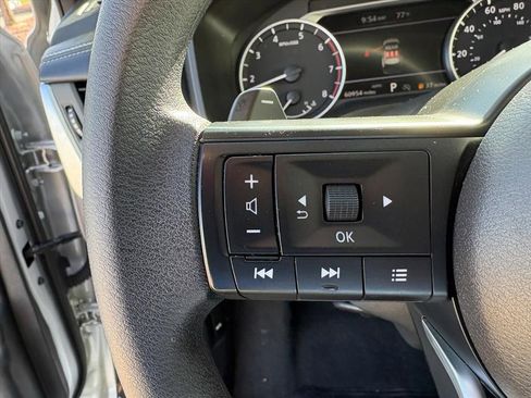 Used 2024 Nissan Rogue SV image 11