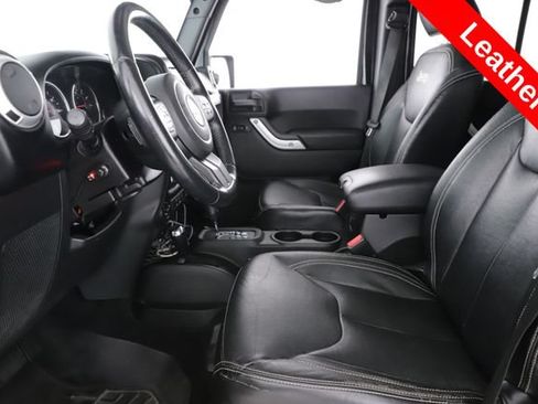 Used 2014 Jeep Wrangler Unlimited Sahara w/ Connectivity Group AWD/4WD image 16