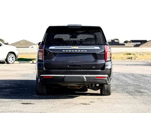 Certified 2024 Chevrolet Suburban LT RWD image 7
