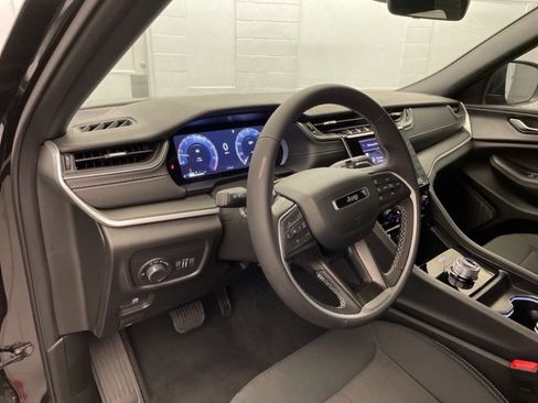 New 2025 Jeep Grand Cherokee Laredo X image 13