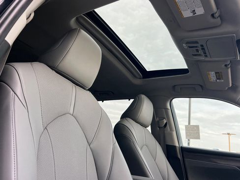 Used 2024 Toyota Highlander LE image 18