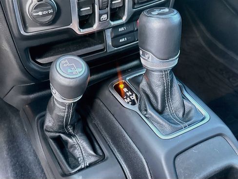 Used 2024 Jeep Wrangler Unlimited Sahara w/ Technology Group AWD/4WD image 18