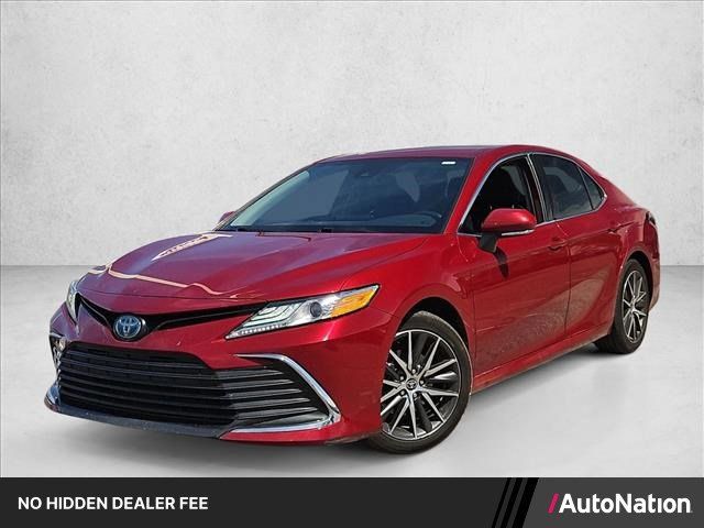Used 2022 Toyota Camry XLE FWD image 1
