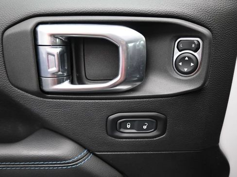 Used 2022 Jeep Wrangler Unlimited Rubicon 4xe AWD/4WD image 11