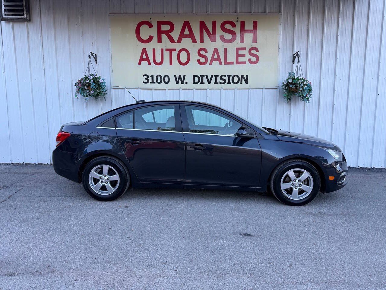 Used 2015 Chevrolet Cruze LT w/ Technology Package FWD image 5