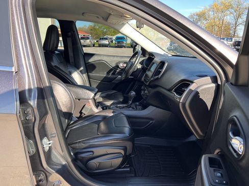 Used 2020 Jeep Cherokee Latitude Plus w/ Cold Weather Group AWD/4WD image 10