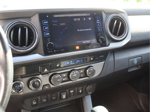 Used 2019 Toyota Tacoma TRD Sport AWD/4WD image 21