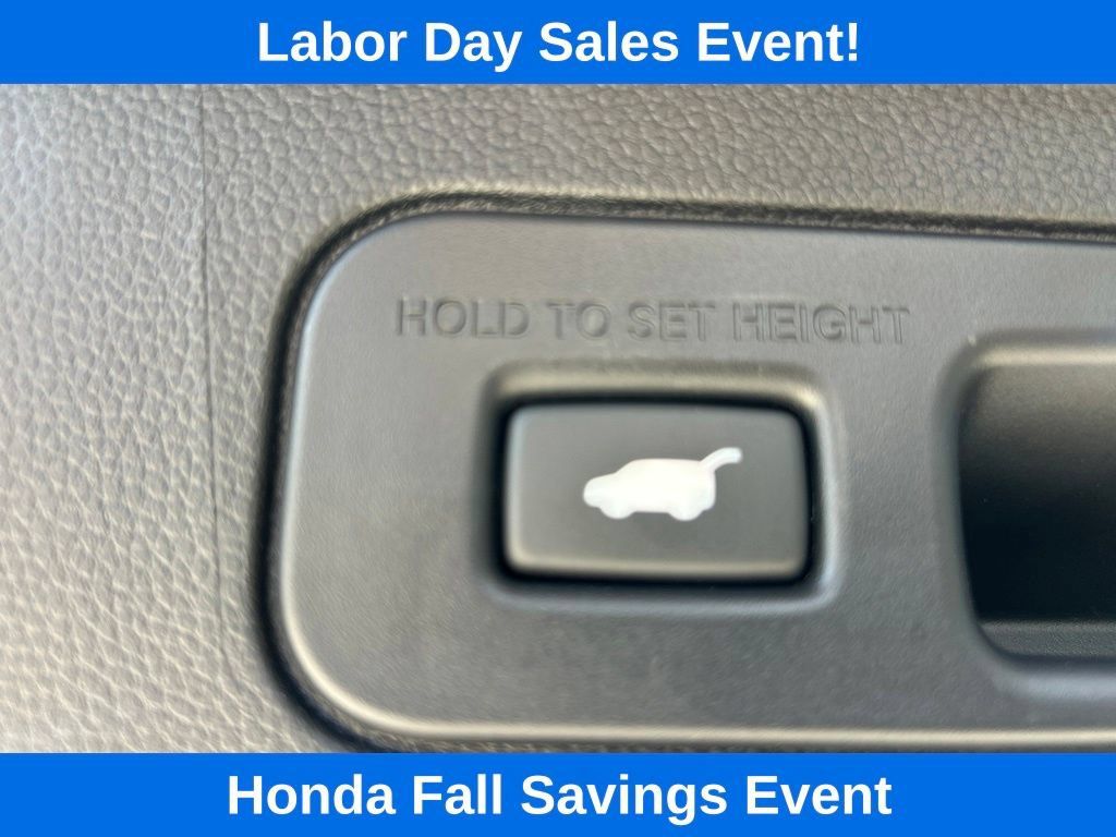 Used 2025 Honda Pilot EX-L image 11