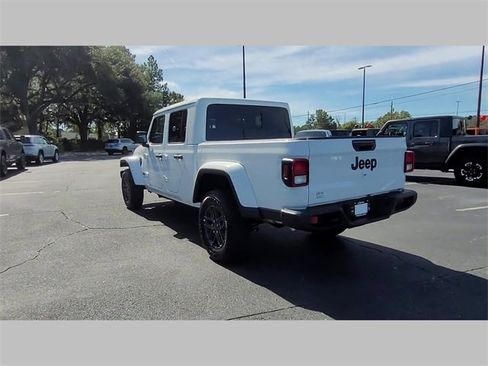 New 2025 Jeep Gladiator Sport image 29